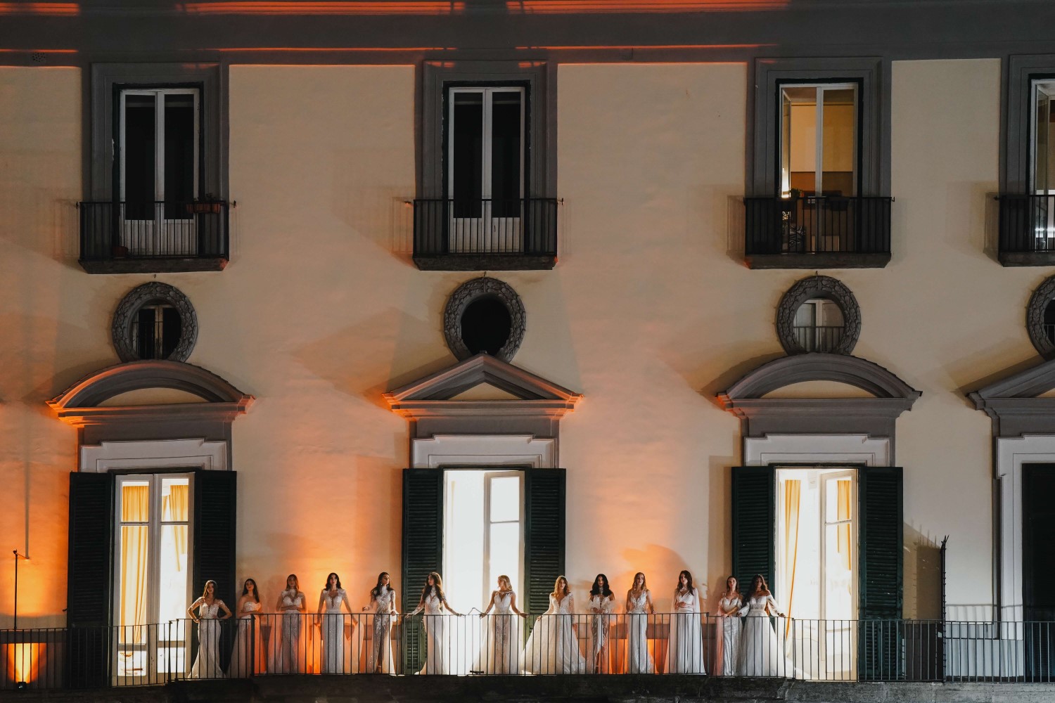 The emotions” di Maison Signore: successo per il fashion show di  presentazione delle nuove collezioni 2024 di abiti da sposa - Gazzetta di  Napoli